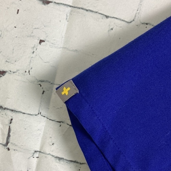 FIGS Technical Collection Limited Edition Blue Florescent Green Casma Top 2XL - Picture 2 of 10